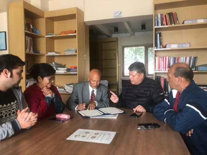 Signing the Memorandum of Exchange between Institute of Education, Research and Regional Cooperation for Crisis Management Shikoku, Kagawa University